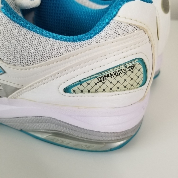 New Balance 1540v2 Athletic Running Sneakers Size 8 White with Blue Bell - Picture 6 of 11
